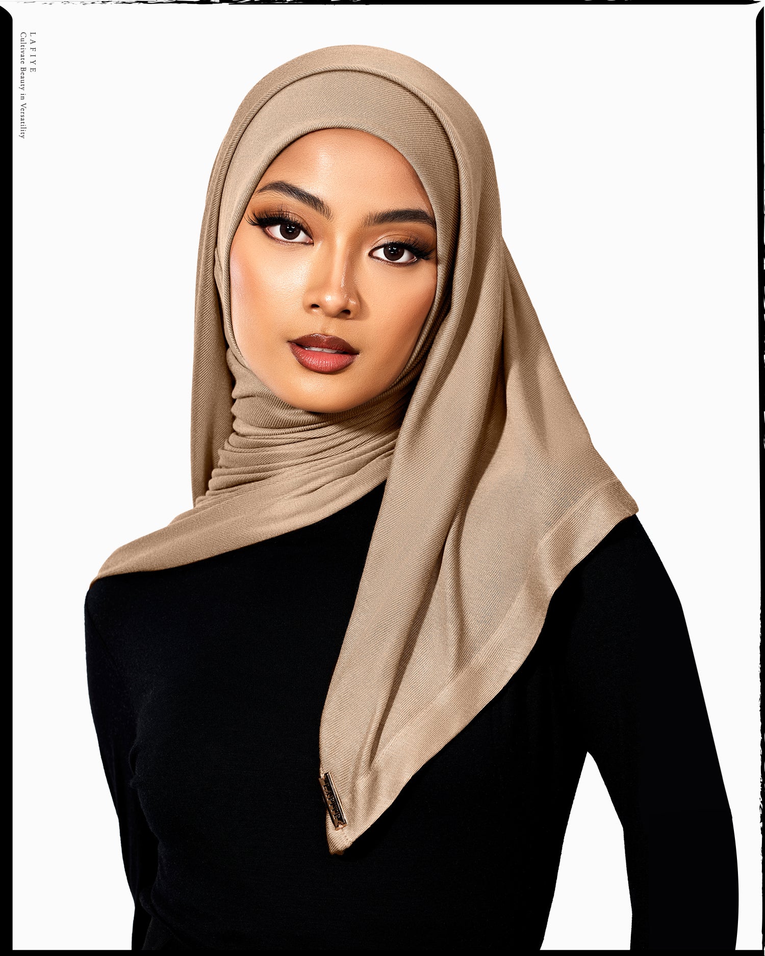 Hem Knit Shawl in Brune