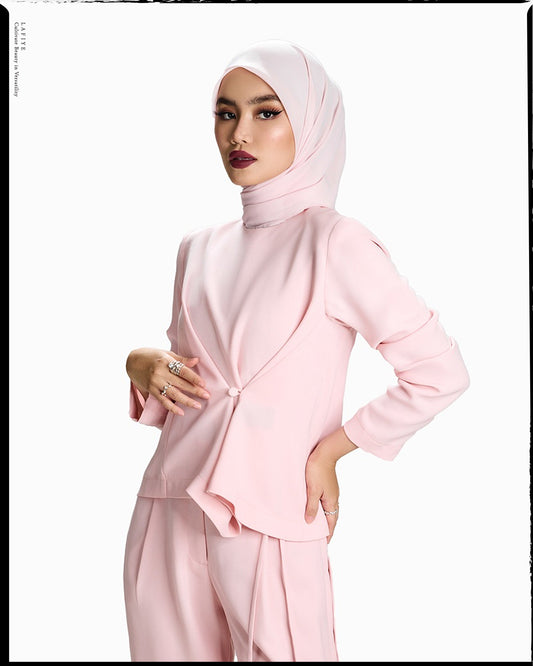 Form Buttoned Top in Memo