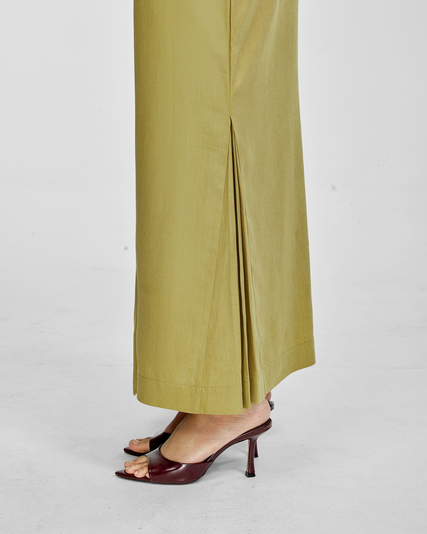 Lane Linen Wrap Skirt in Green