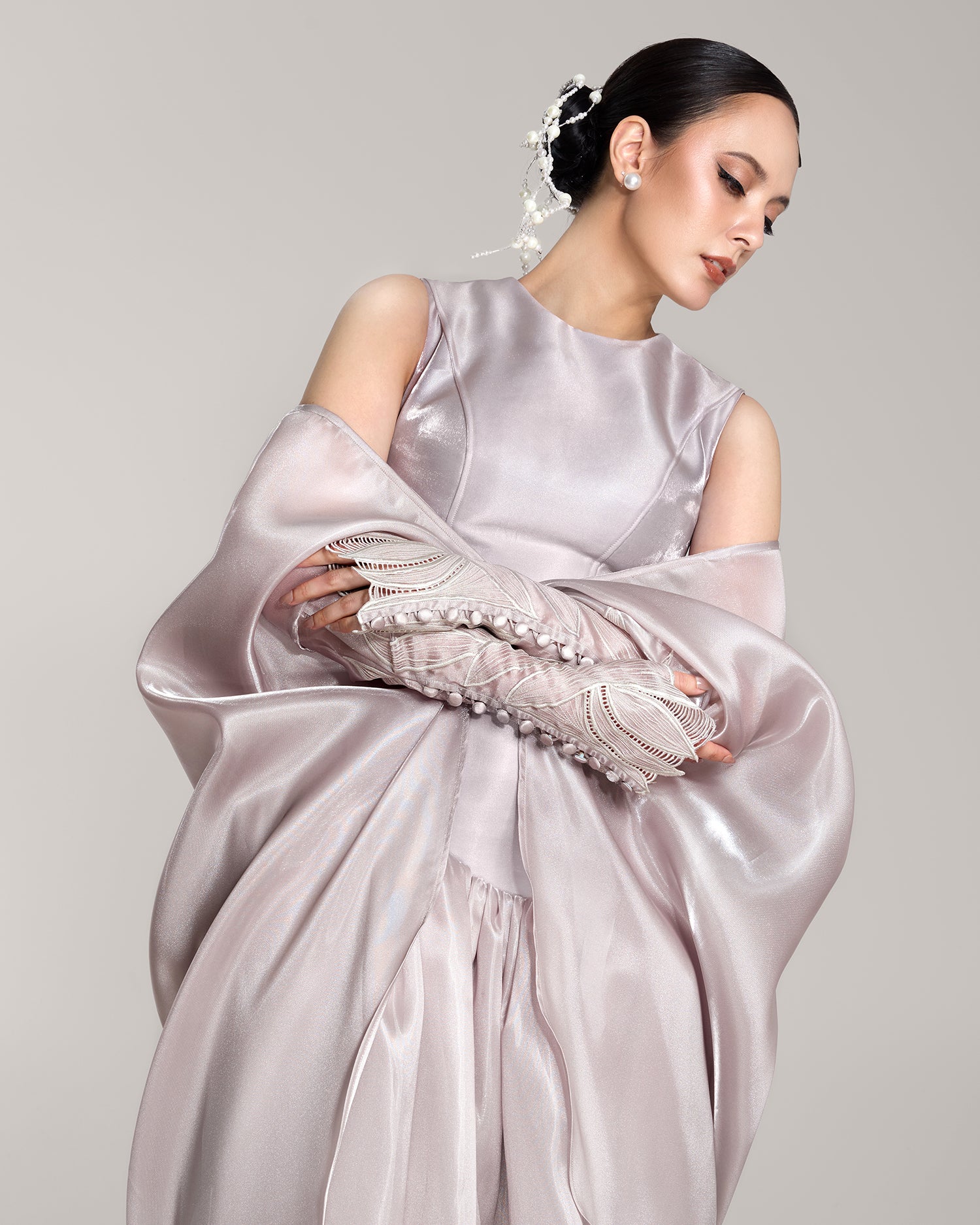 Nue Broderie Liquid Organza Sleeve Mantle