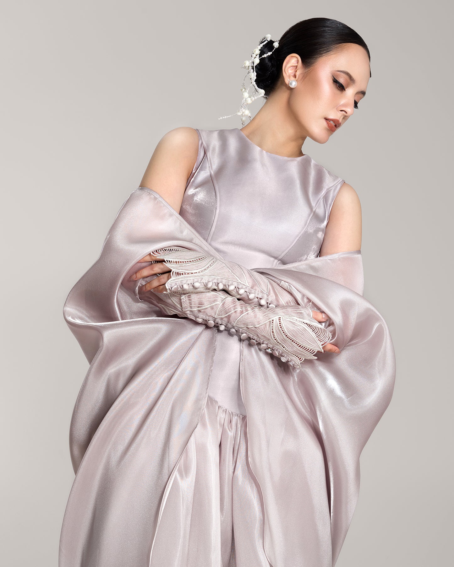 Nue Broderie Liquid Organza Sleeve Mantle