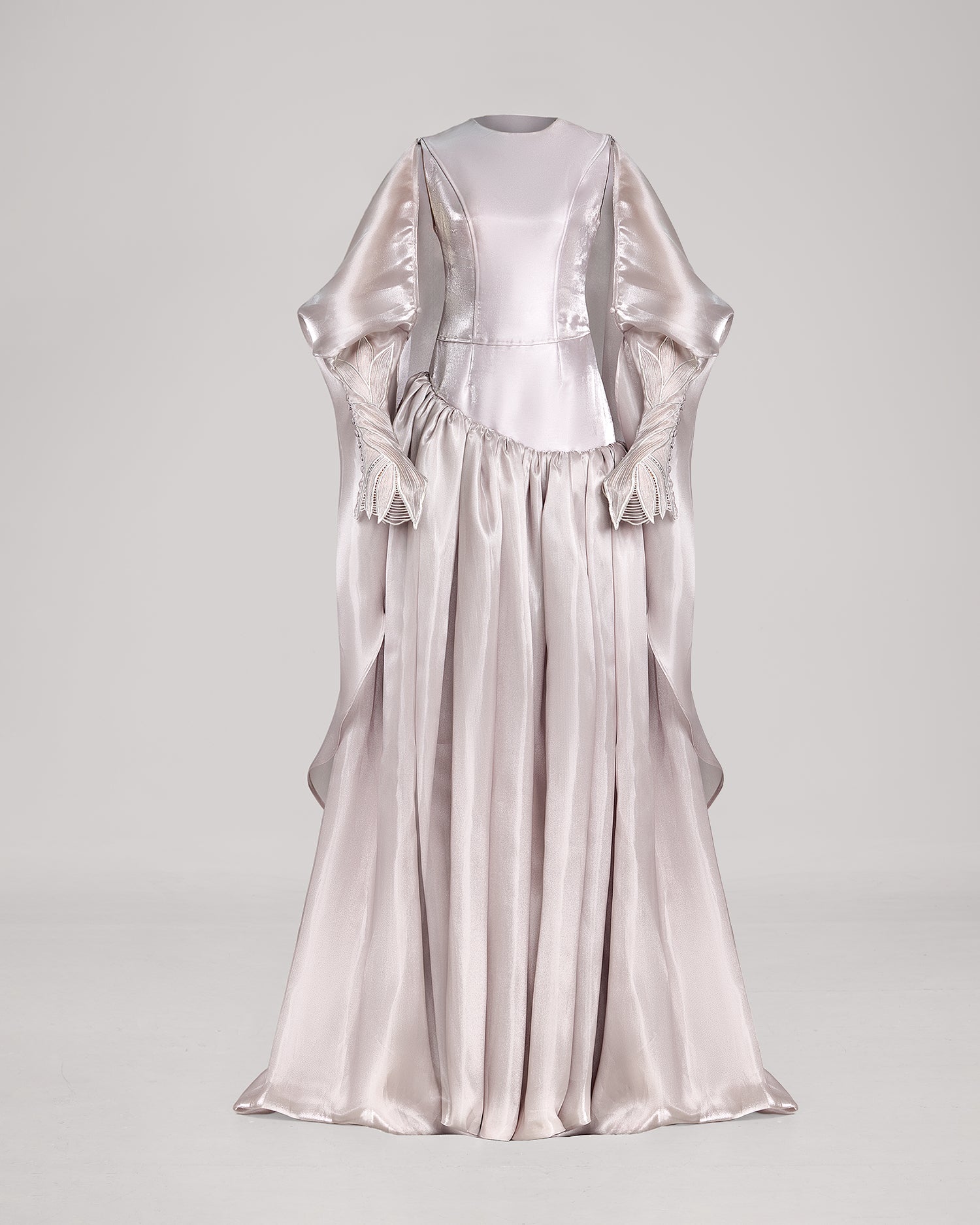 Nue Broderie Liquid Organza Sleeve Mantle